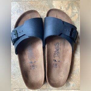 Birki’ by Birkenstock catalina single-strap Black Slide Sandals